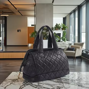 Damska torebka typu crossbody, fabrycznie wykonana na zamówienie, o dużej pojemności